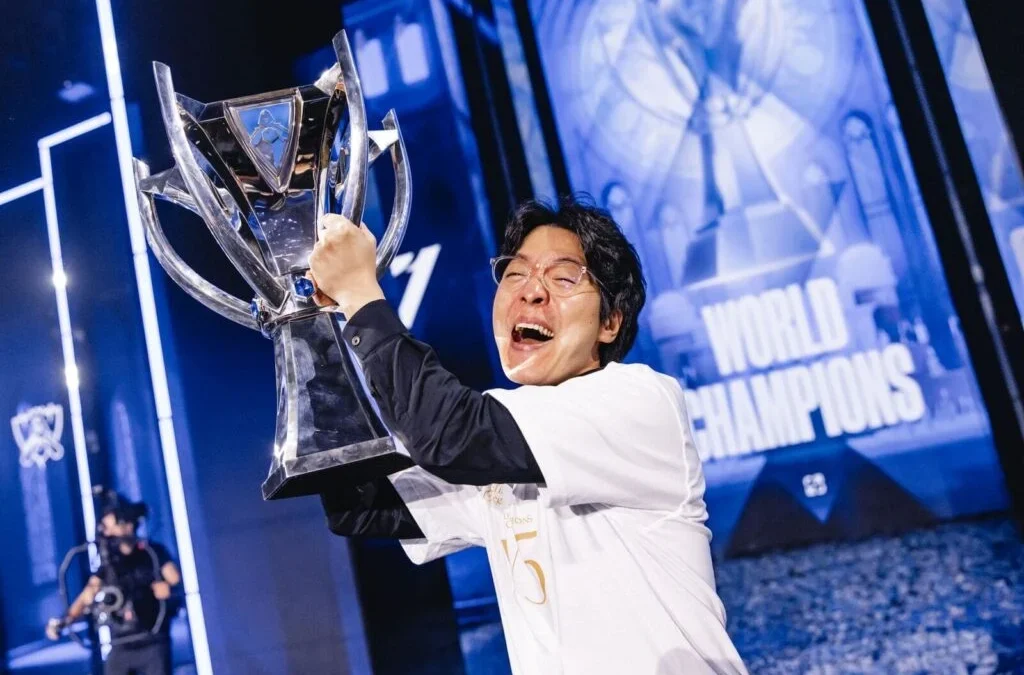 kkOma Ungkap Penyesalan Terbesarnya Sebagai Coach T1 Sejauh Ini