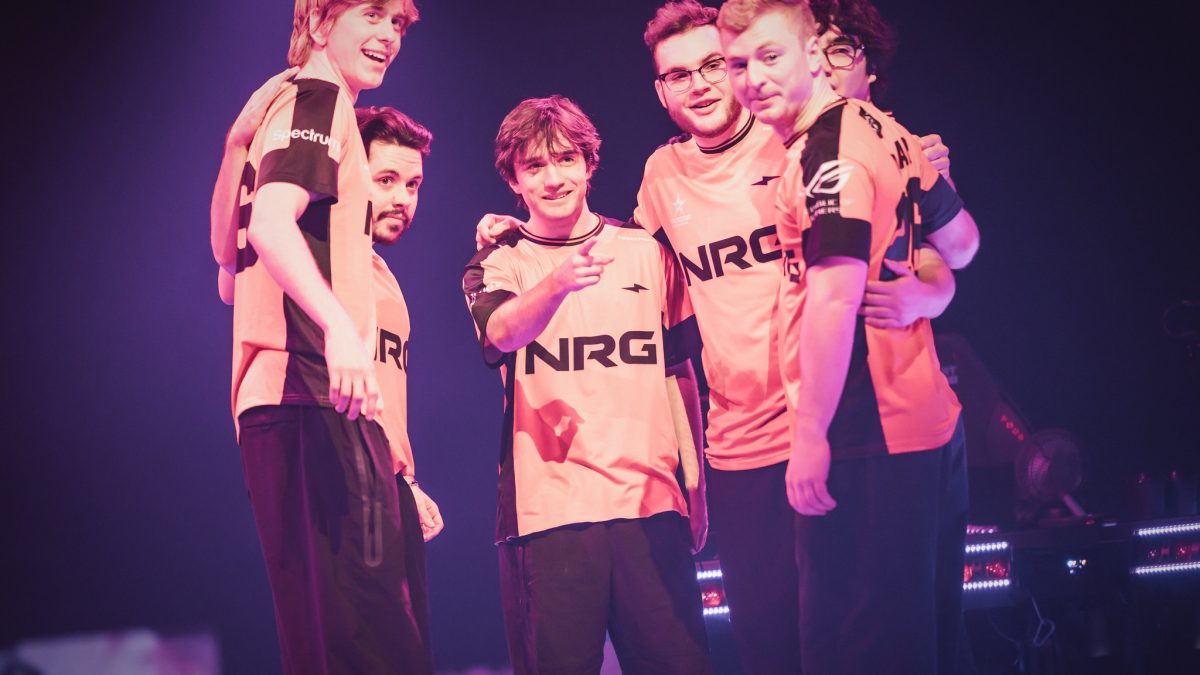 Kenapa Jersey Team Pro VALORANT Gak Punya Banyak Logo Sponsor?